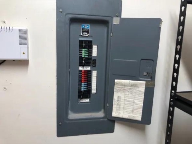 Zinsco Electrical Panel: Dangerous and Lacking AFCI/GFCI Protection: photo the finding was judged from
