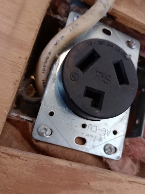 Electrical: Outlet Cover Missing, Undersized Conductor: photo the finding was judged from